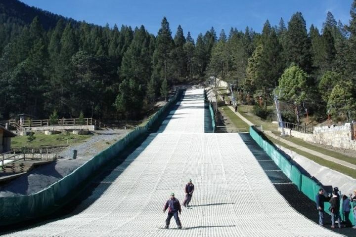 Pisas para EsquieraFoto Bosques de Monterreal 7 Pistas para esquiar en Monterreal. Foto: El Souvenir
