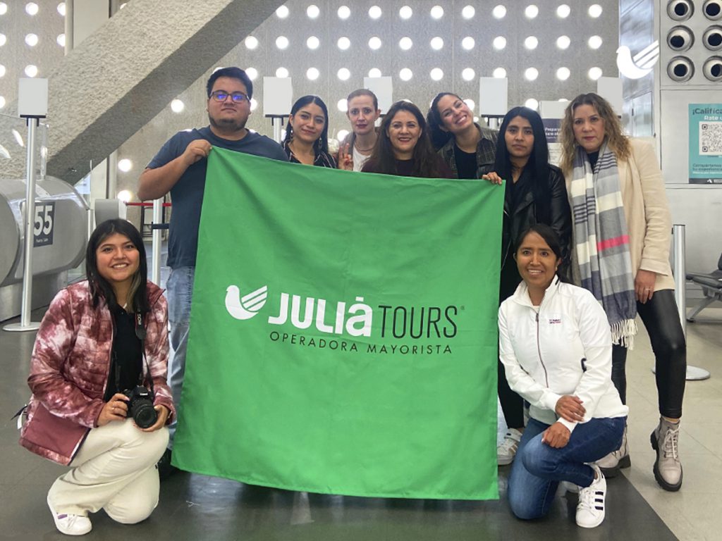 FAM PERÚ JULIA TOURS 2022