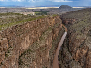 Cañon del Pegüis y Rio Conchos en el estado de Chihuahua, Mexico, vista aerea